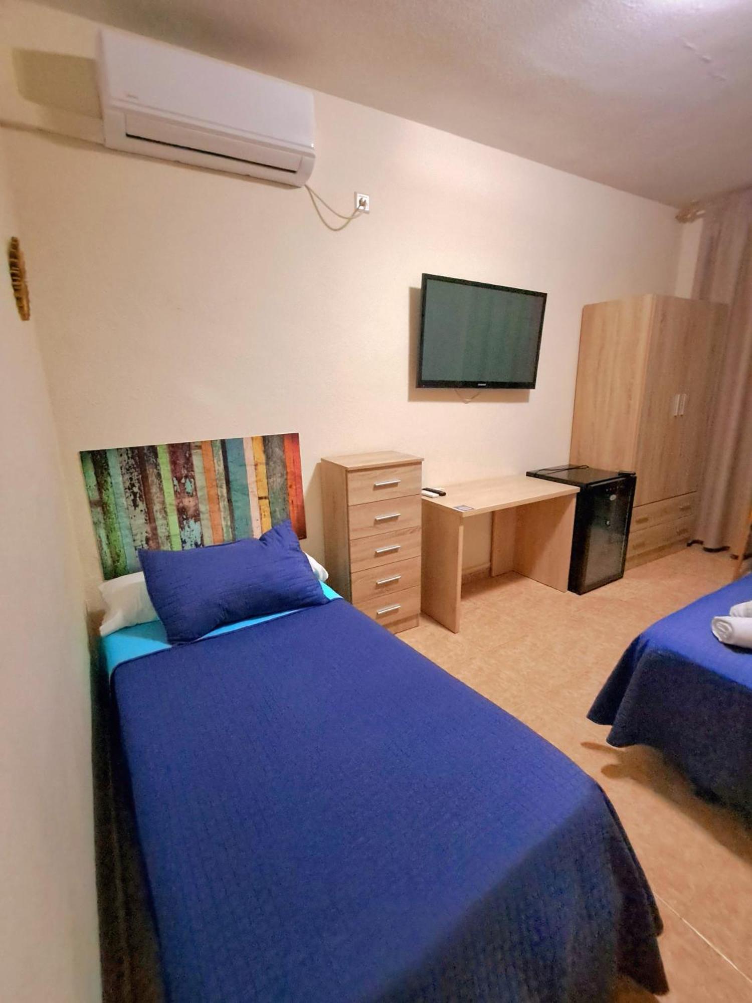 Hostal Dona Maria Валдеморо Екстериор снимка