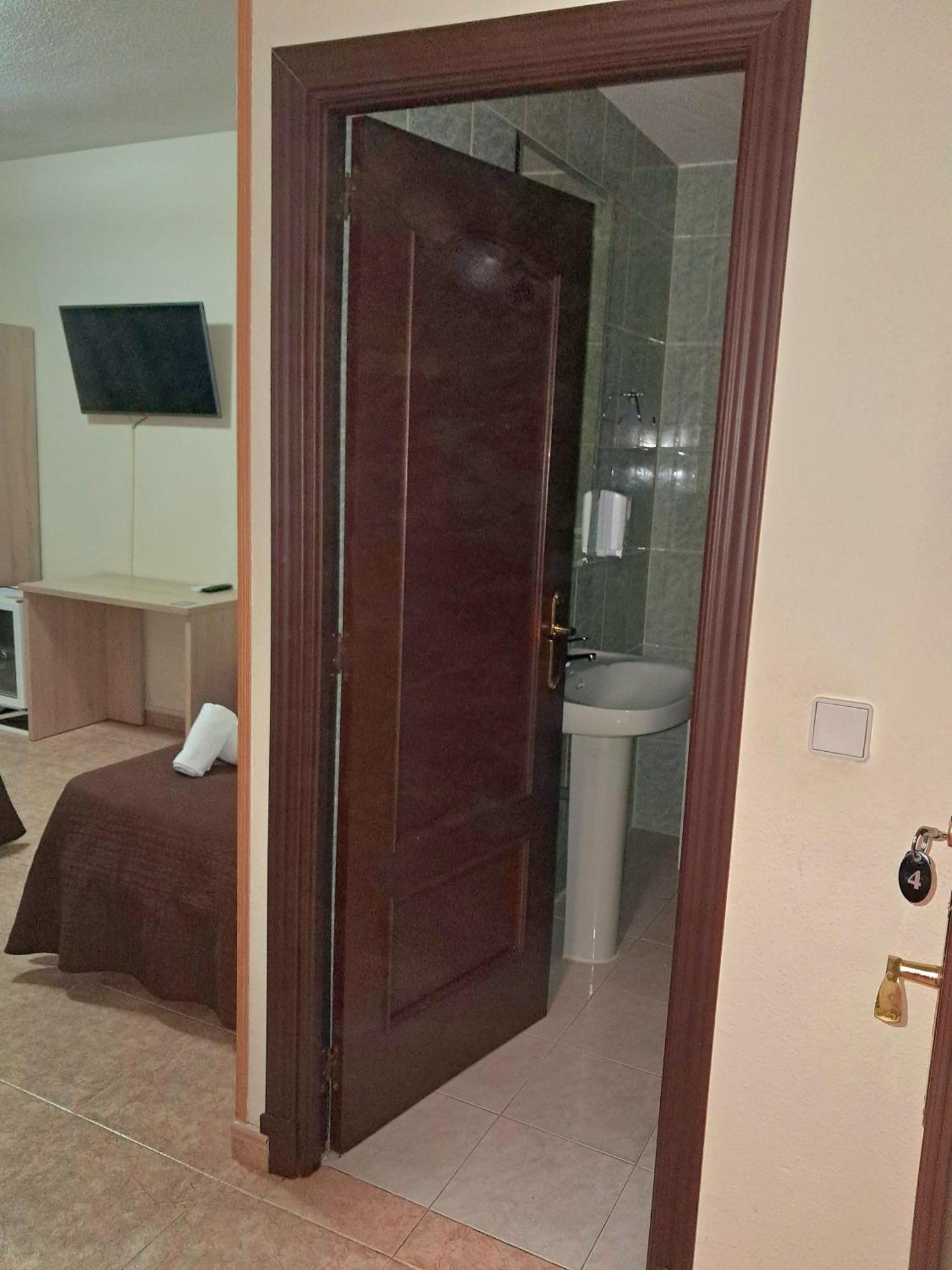 Hostal Dona Maria Валдеморо Екстериор снимка