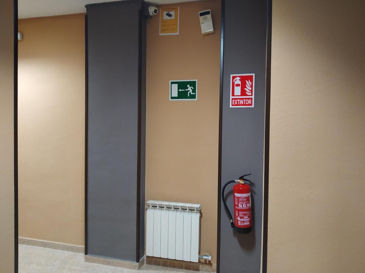 Hostal Dona Maria Валдеморо Екстериор снимка